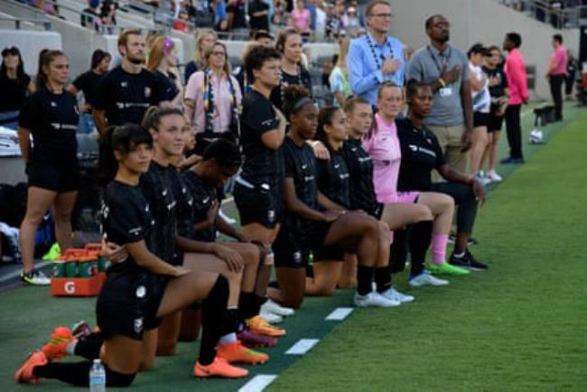 Angel FC substitutes take the knee during the natio<em></em>nal anthem before the start of the game against Chicago Red Stars in August 2022.